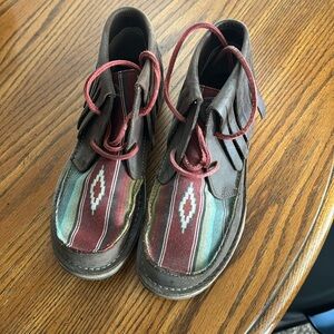 Ariat Cruisers size 7